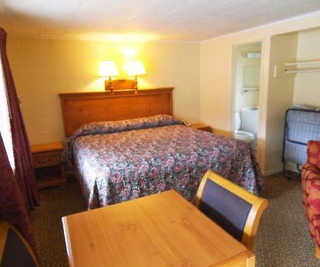 Relax Inn Franklin Room photo