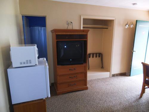 Relax Inn Franklin Room photo