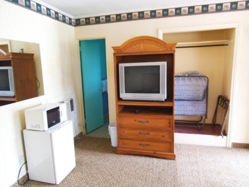 Relax Inn Franklin Room photo