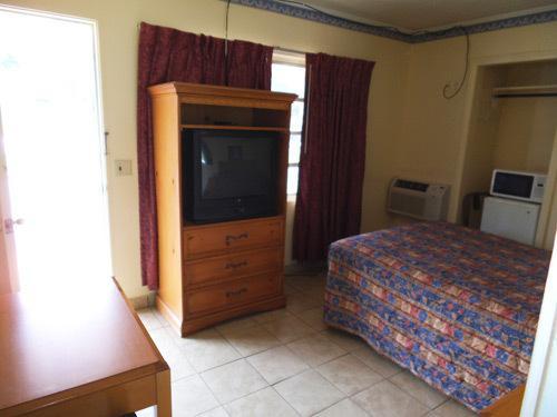 Relax Inn Franklin Room photo