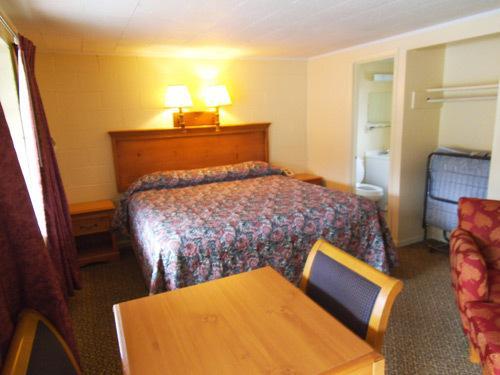 Relax Inn Franklin Room photo